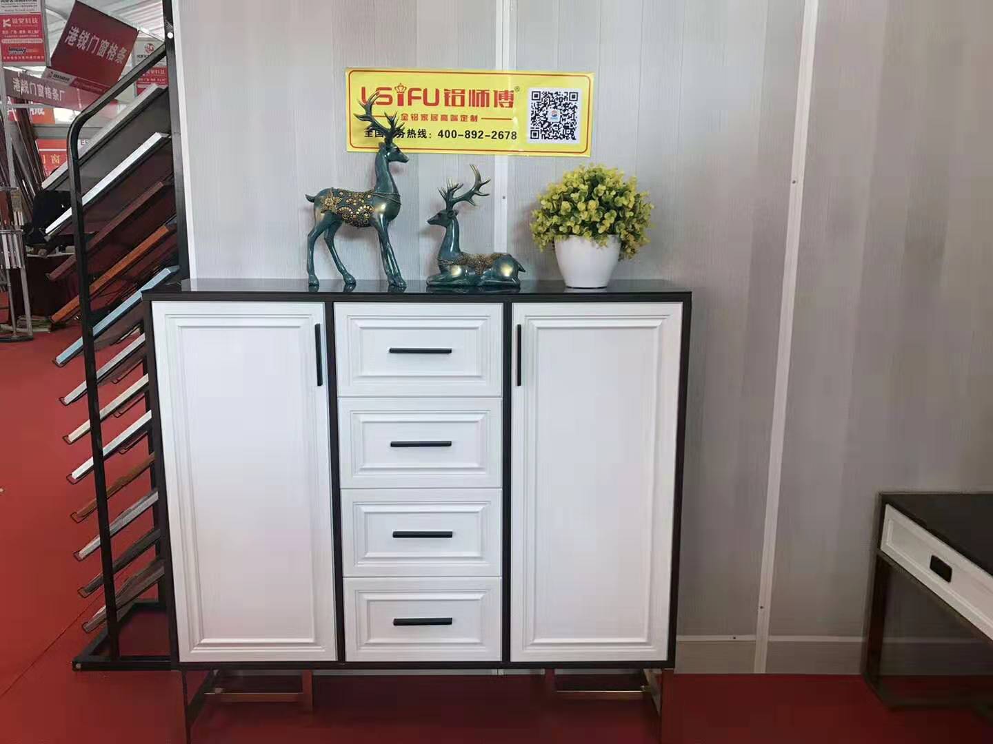 <b>你還在家門口堆鞋子？玄關(guān)這樣設(shè)計(jì)立馬高大上</b>