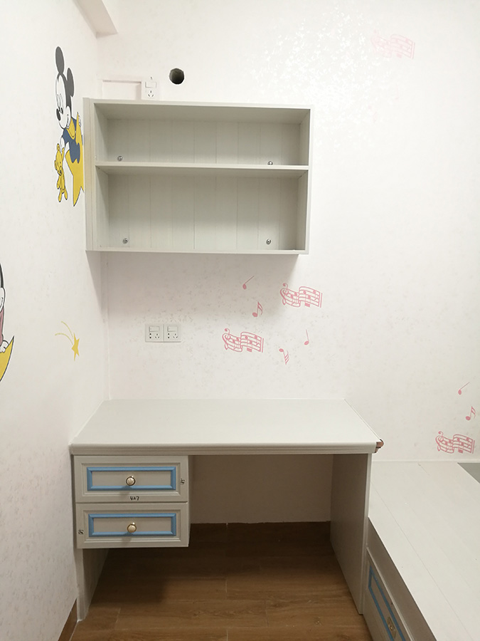 1570174483107786.jpg 女孩房電腦桌.jpg