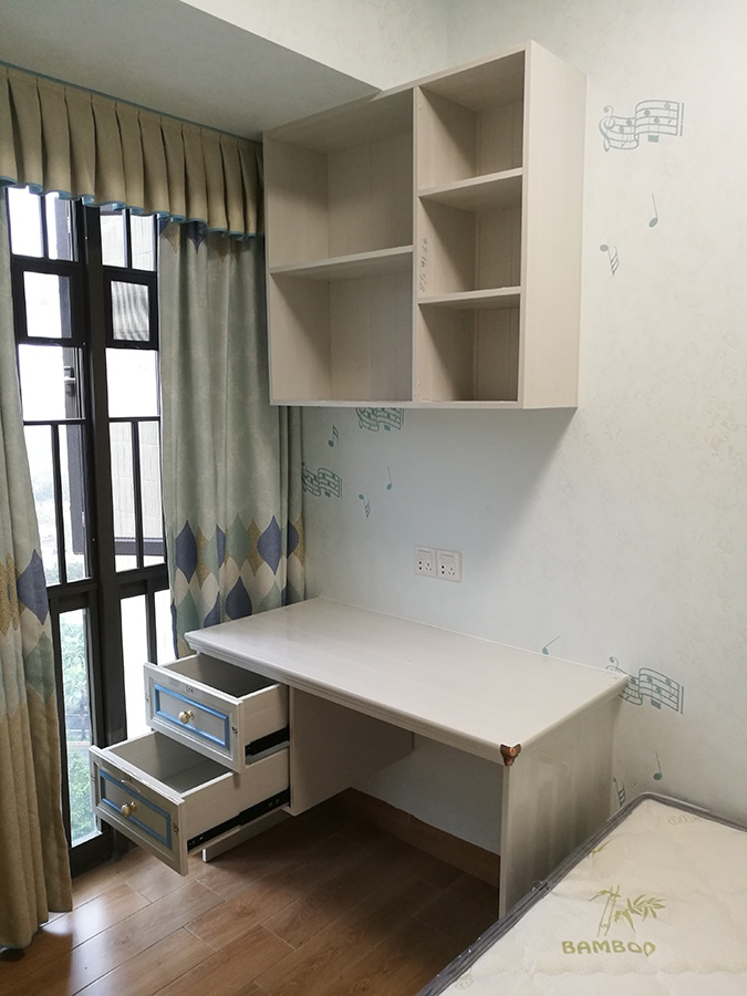 1570174076191620.jpg 男孩房書桌.jpg