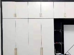 選擇衣柜時(shí)，用“木工打制”還是“全鋁定制”